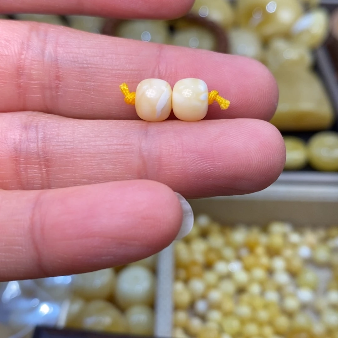 时***。琥珀未镶嵌裸石原矿蜜蜡配珠