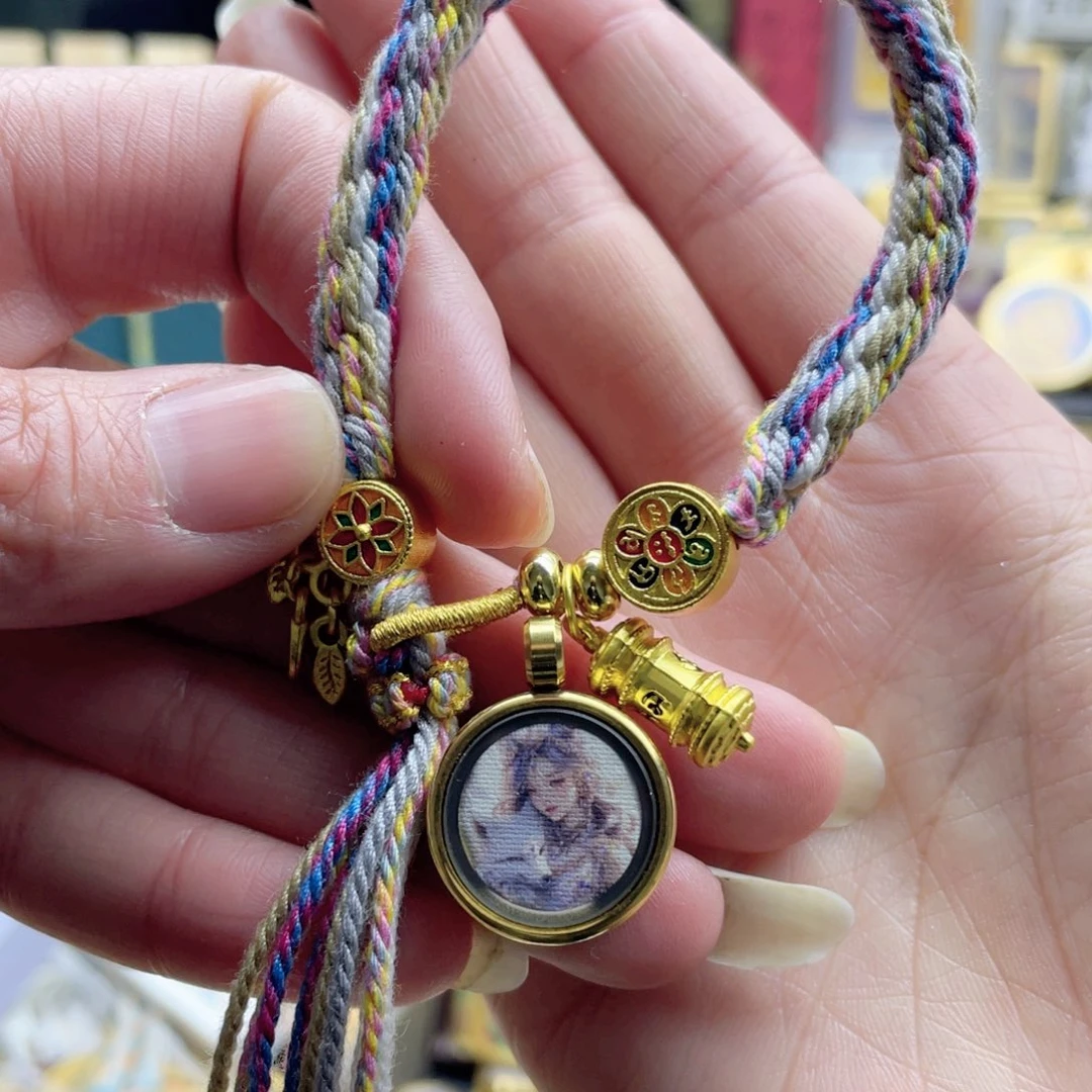 铜铁合金类唐卡等多种形式的艺术形式