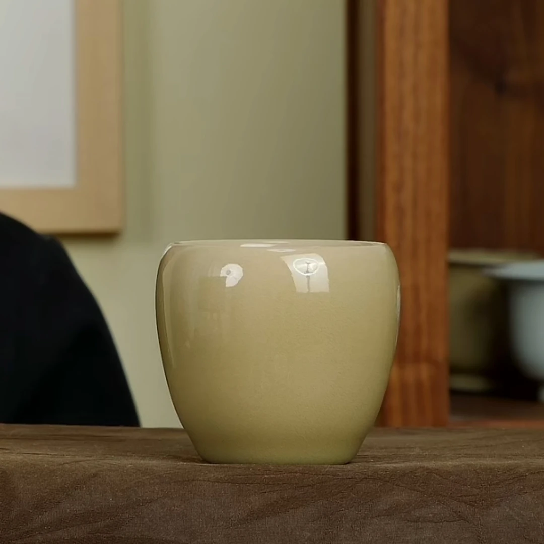 米色龙蛋厚胎厚釉周贝龙泉青瓷