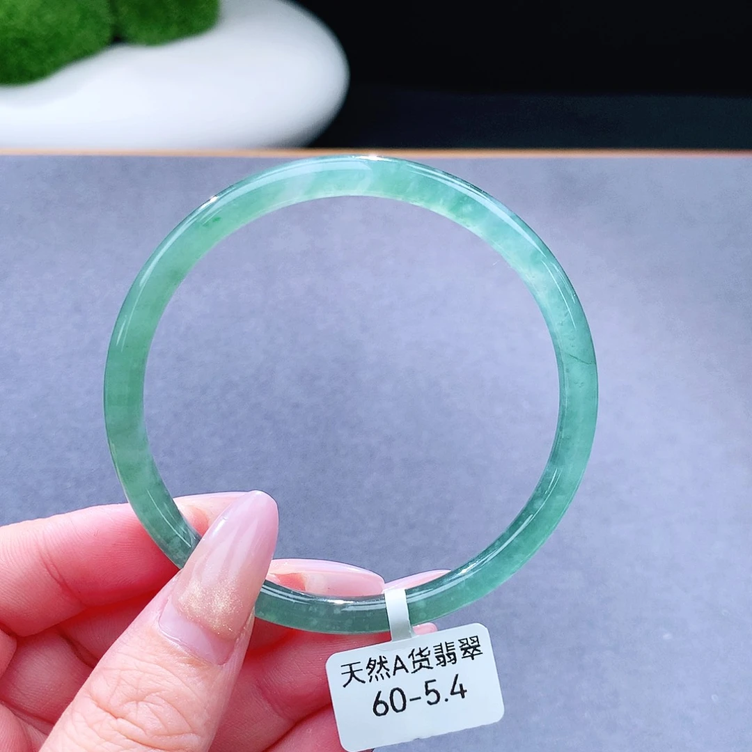未镶嵌手镯（圆镯）翡翠