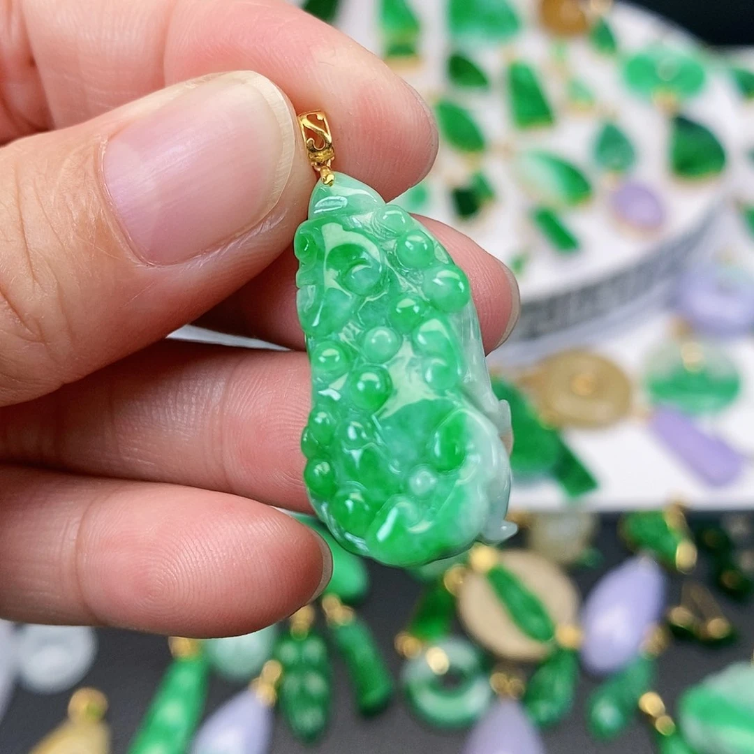 翡翠吊坠(不含链)18K金镶嵌绿白菜