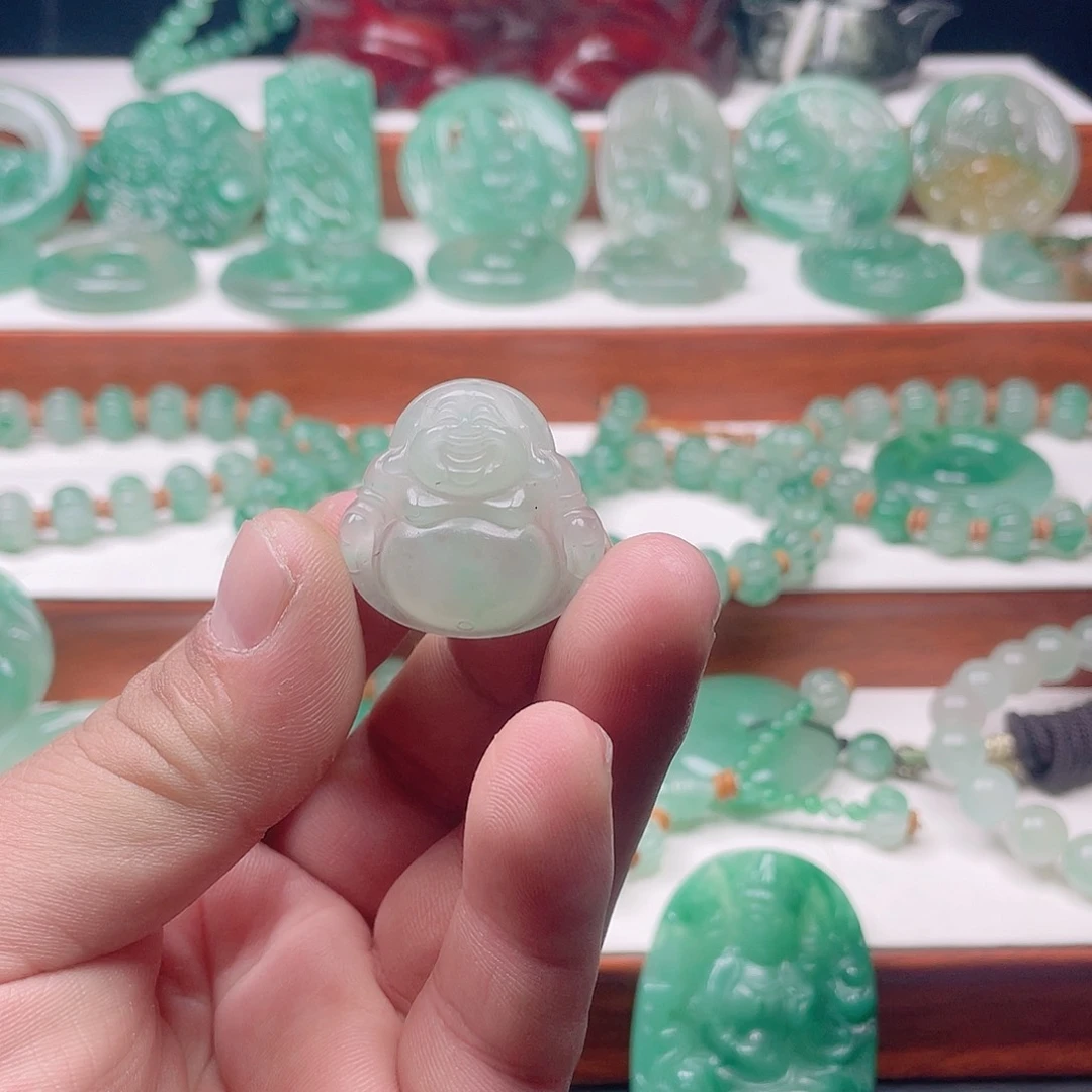 颈饰未镶嵌石英质玉