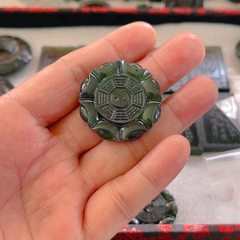 蛇纹石玉颈饰未镶嵌怡****石