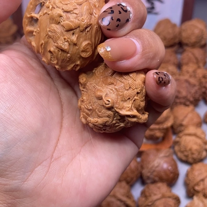 我***驴文玩核桃吊坠南瓜墩雕刻的把把胡