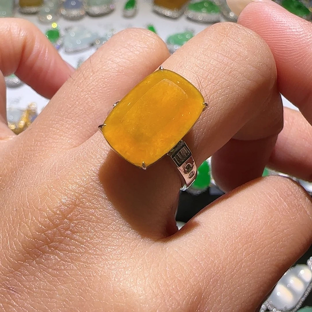 【闪购商品】18K金镶嵌戒指翡翠天然