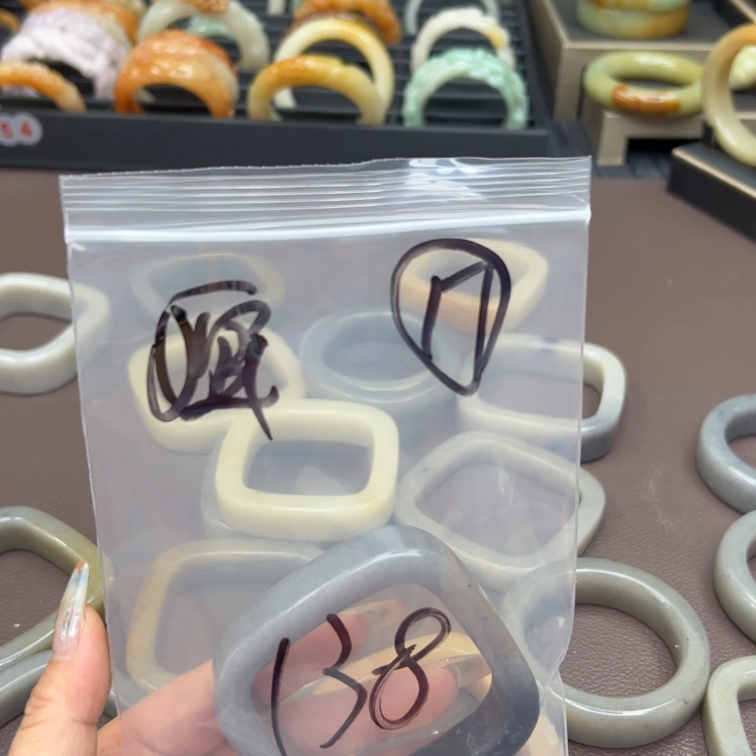 石英质玉手镯未镶嵌@****?