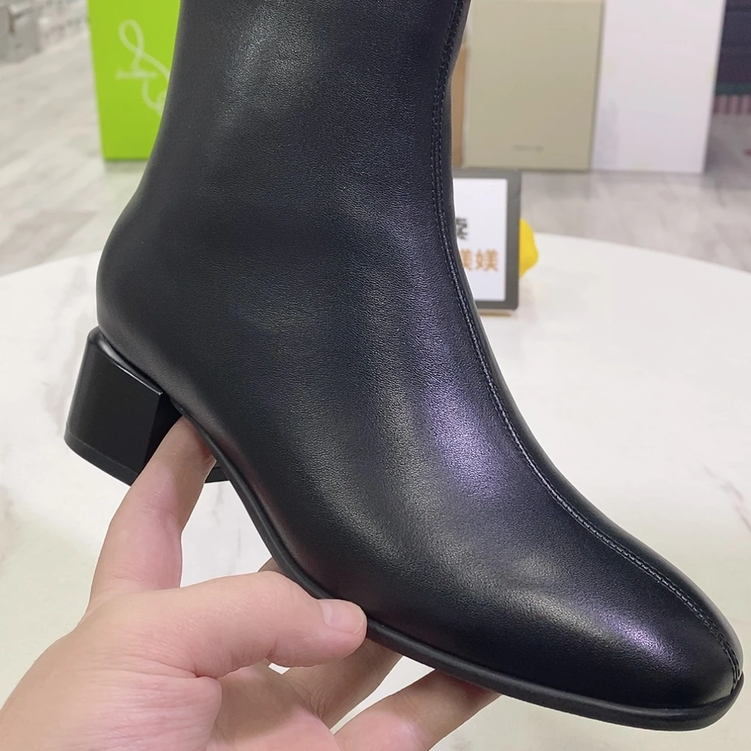 千百度集团.品牌女鞋孤品，以直播间为准，尺码35