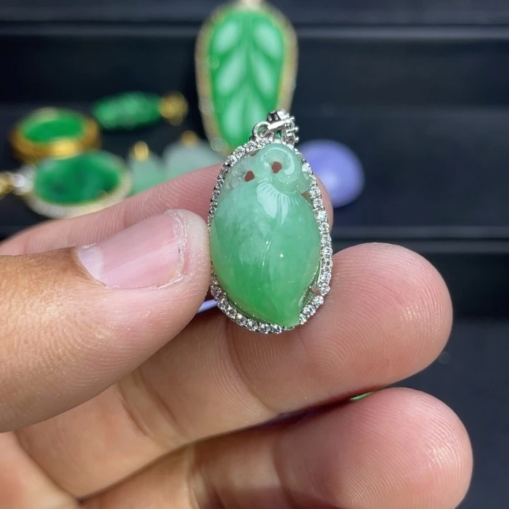 翡翠未镶嵌吊坠(不含链)