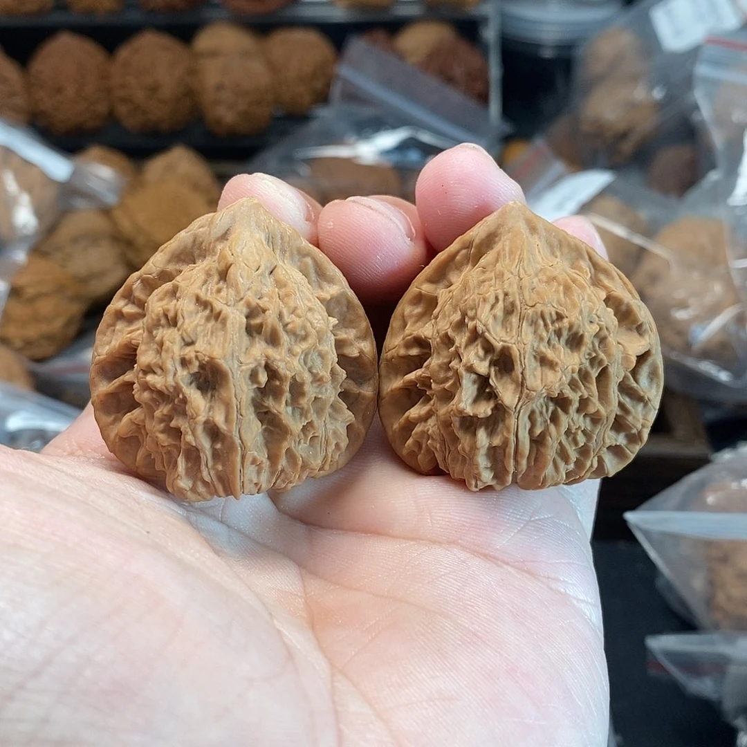 1文玩核桃红钻39-338