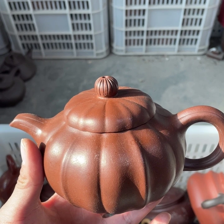老厂紫砂壶一件。