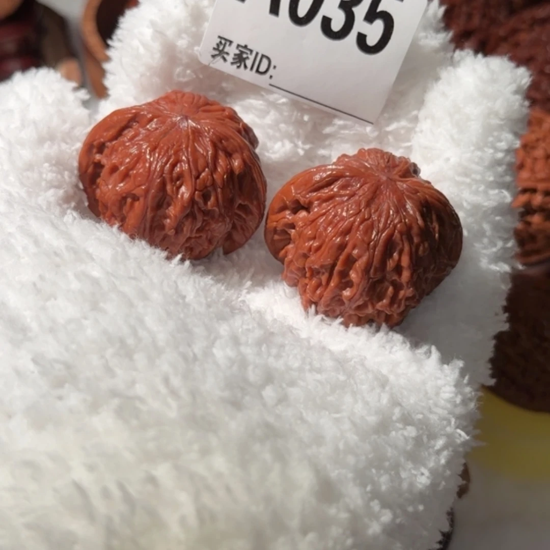 文玩核桃吊坠山地磨 红 全品40