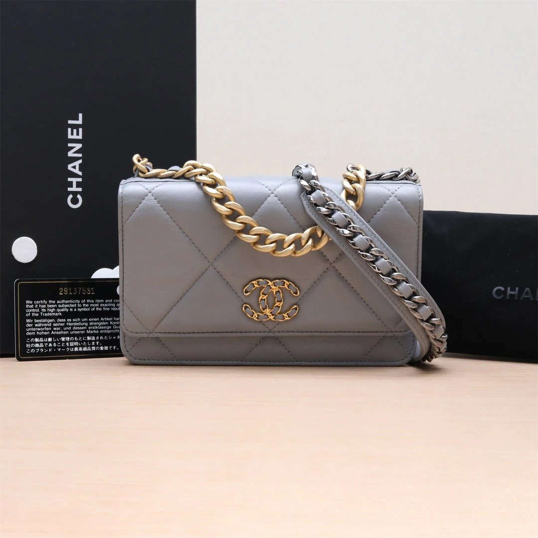 95新 Chanel/香奈儿 【双双11】19BAG 吸扣WOC 19 灰色29开 金扣