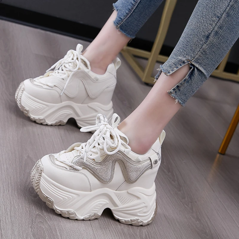 震地王老爹鞋女黑色秋季百搭复古厚底内增高12cm真皮小个子休闲鞋