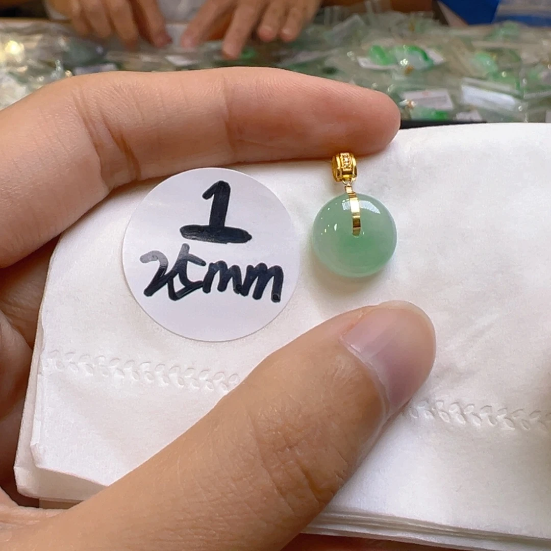 吊坠(不含链)18K金镶嵌翡翠