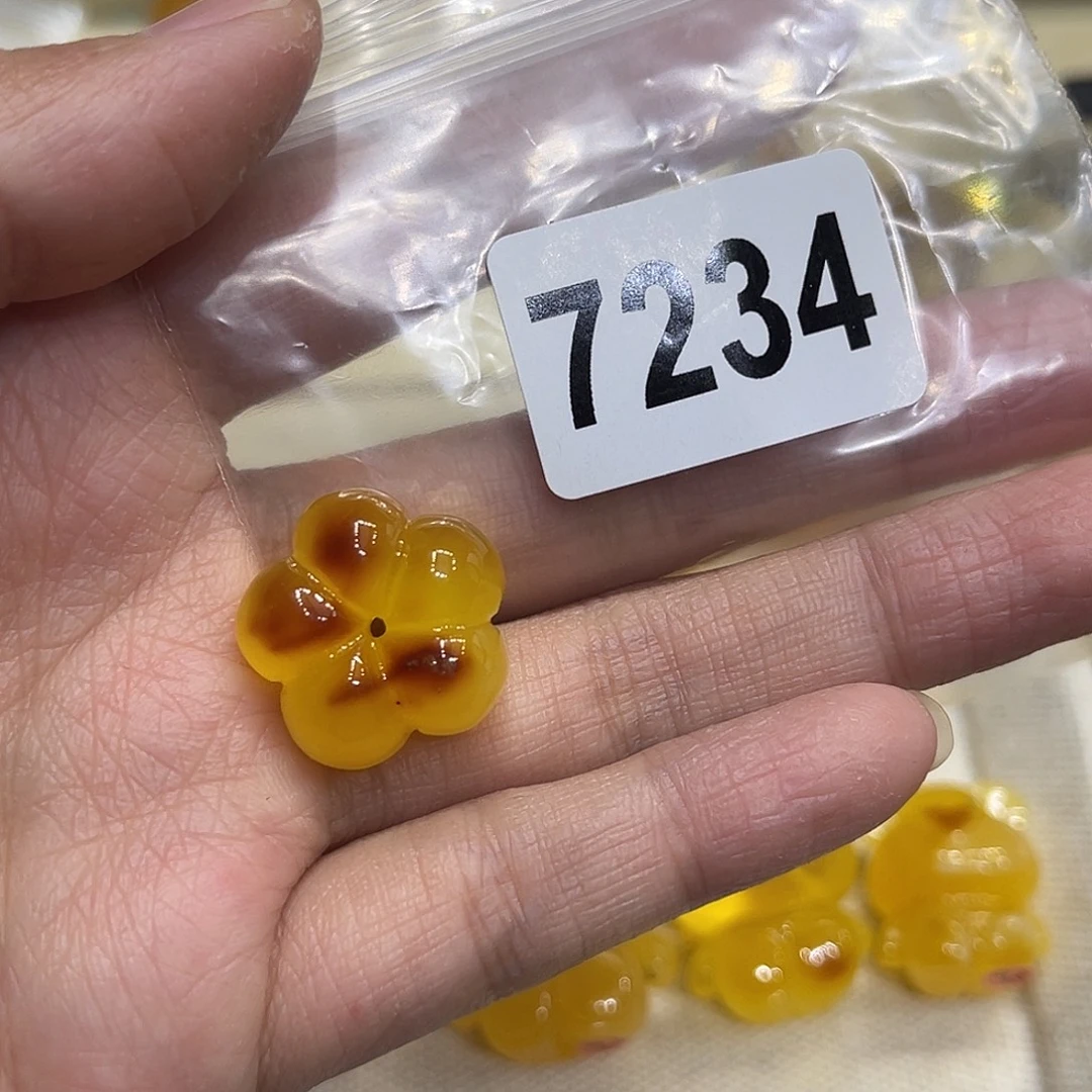 琥珀未镶嵌珠宝奇石