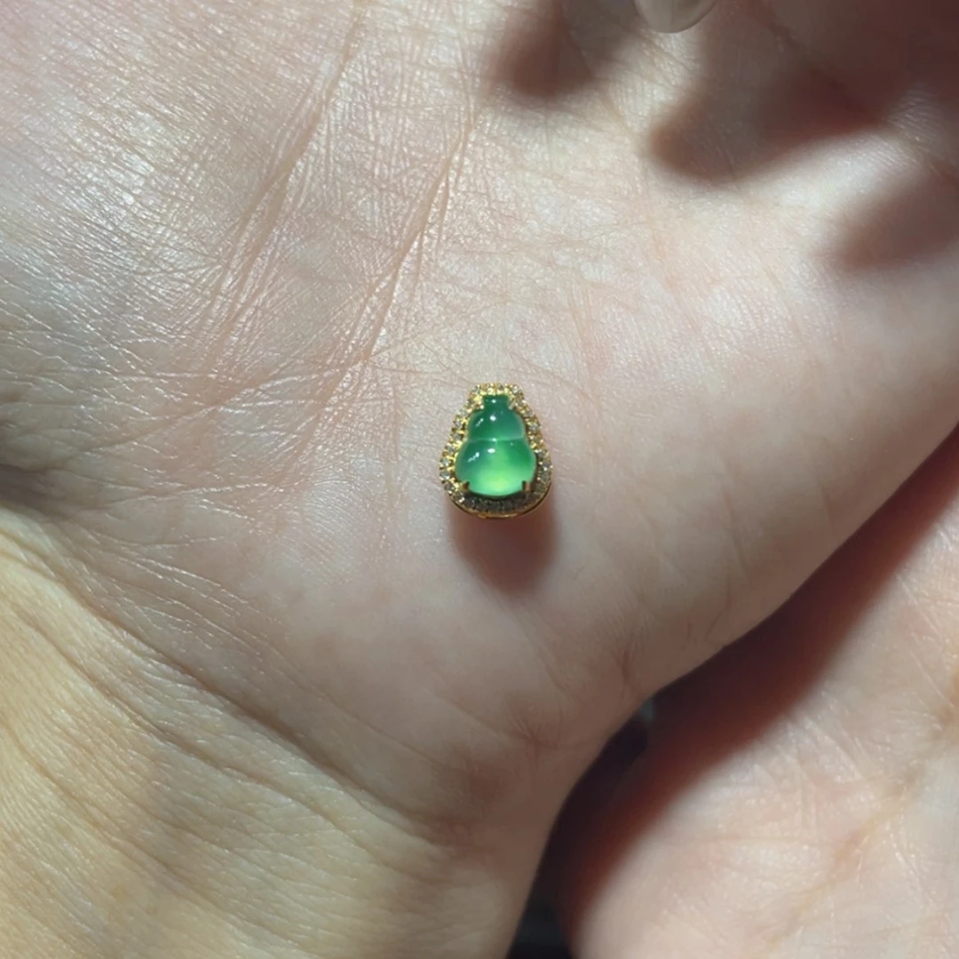 【闪购商品】颈饰18K金镶嵌翡翠