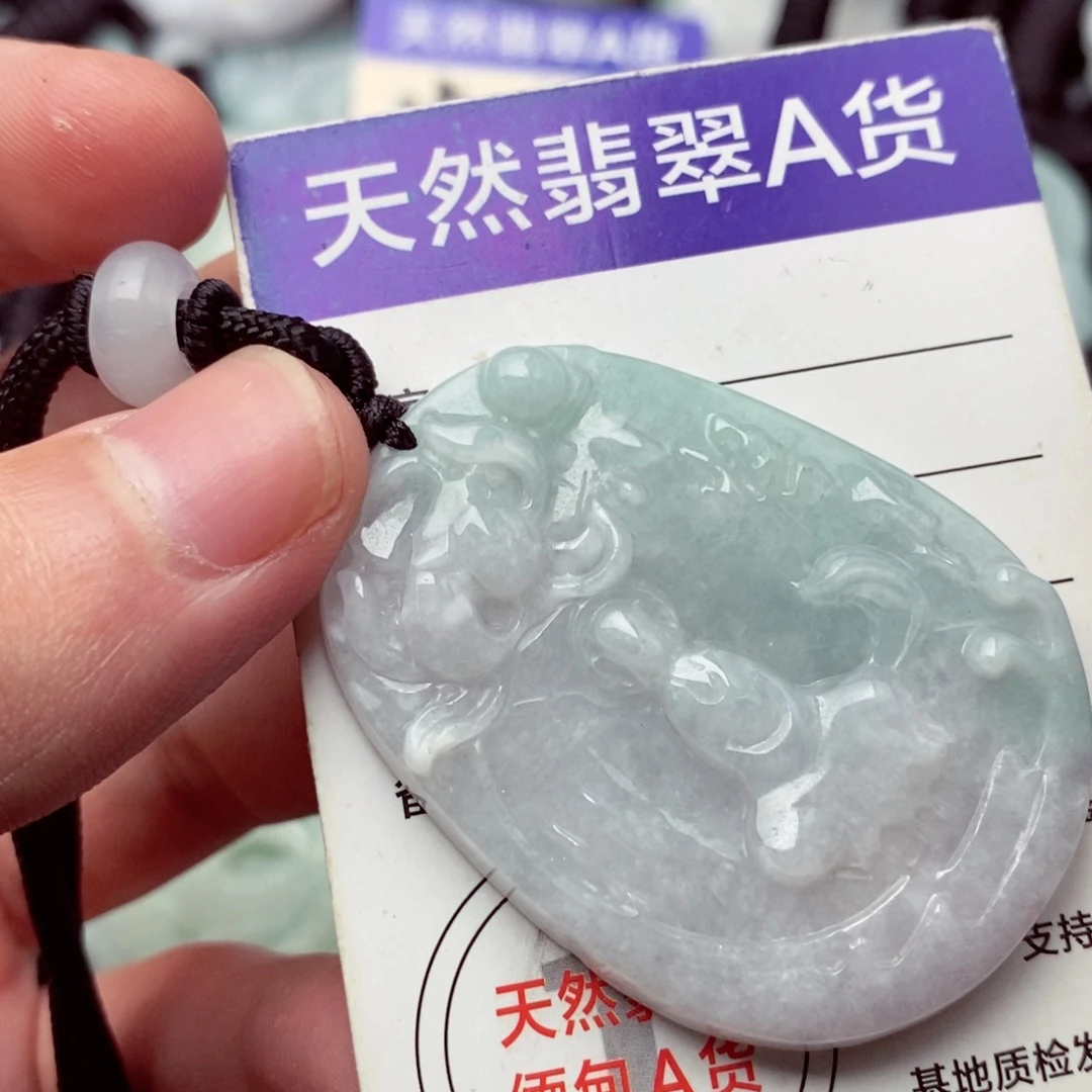 翡翠挂件未镶嵌翡翠