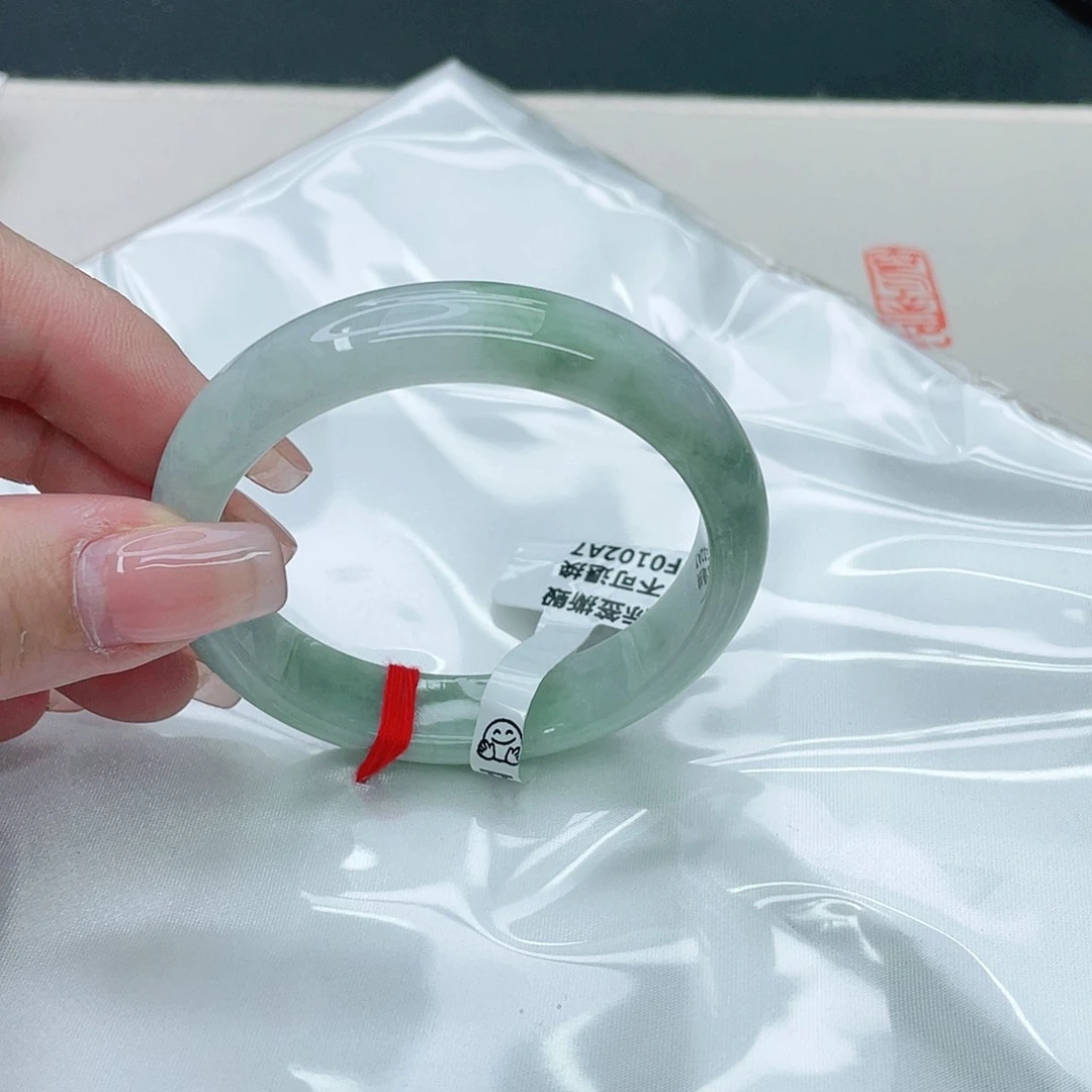 翡翠手镯未镶嵌正52.2