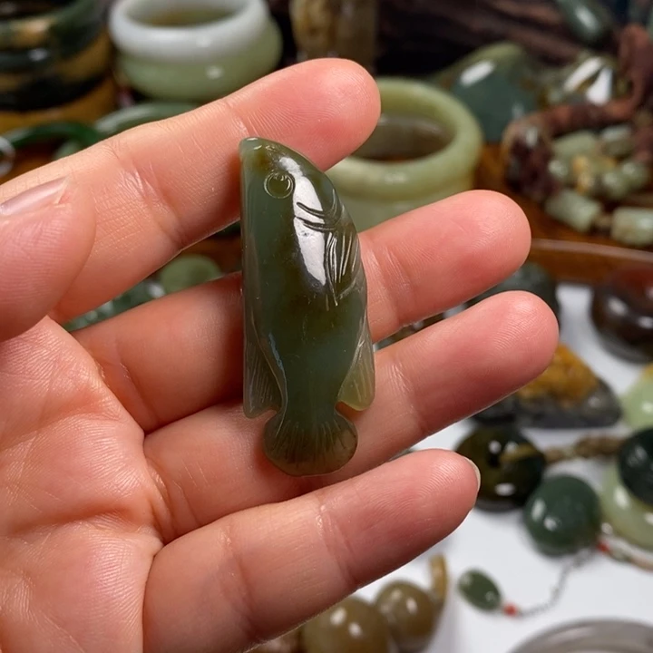 和田玉（糖玉）未镶嵌把件