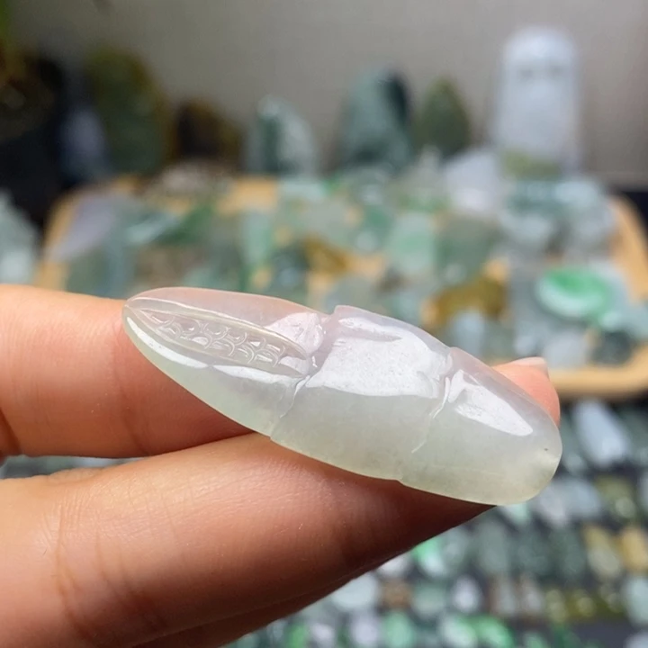 翡翠未镶嵌颈饰蟹钳
