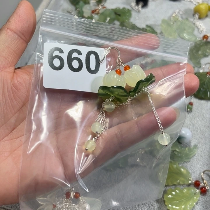 蛇纹石玉耳饰未镶嵌白****.