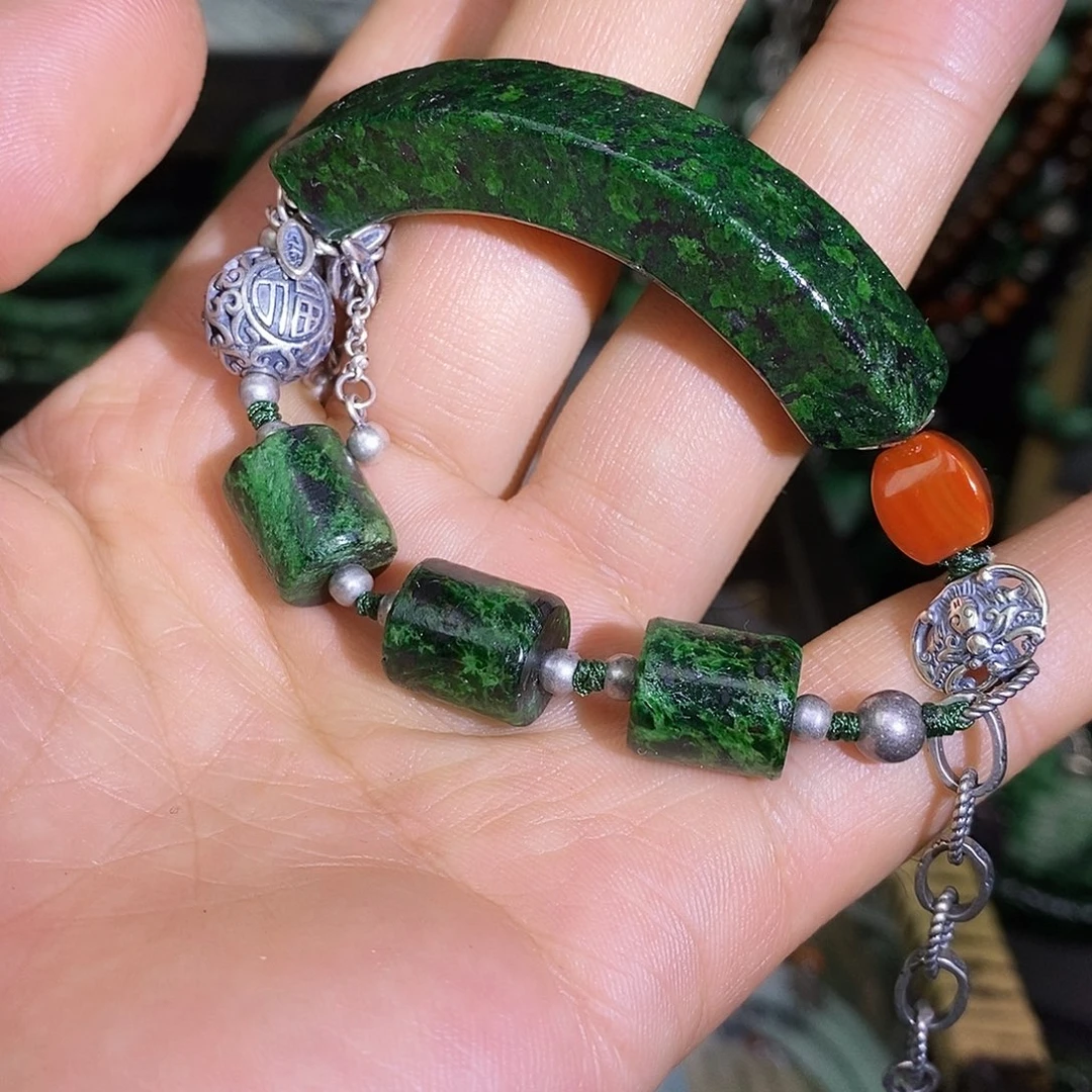 未镶嵌手链翡翠漂亮美眉