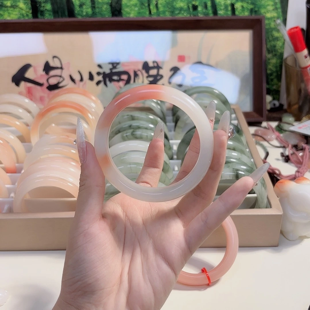 李***你石英质玉手镯未镶嵌