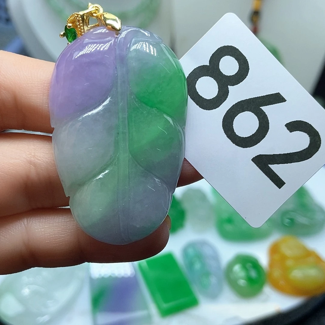 翡翠吊坠(赠链)未镶嵌