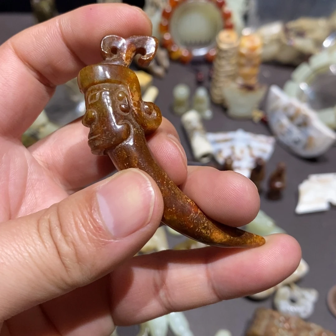 人***者和田玉（糖玉）未镶嵌颈饰