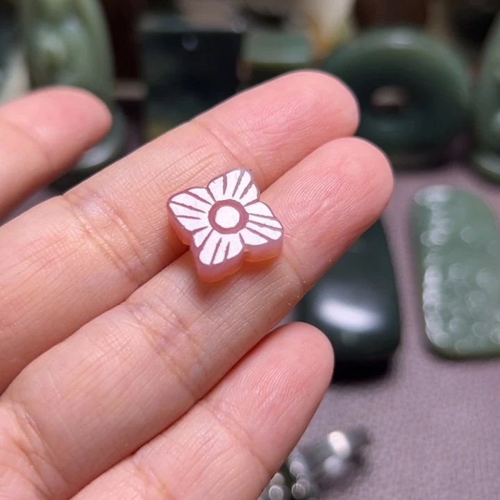 简***凡颈饰未镶嵌岫岩河磨玉（透闪石质玉）
