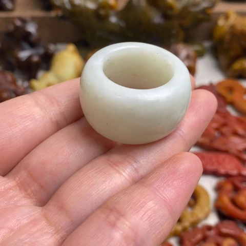 未镶嵌蛇纹石玉颈饰135