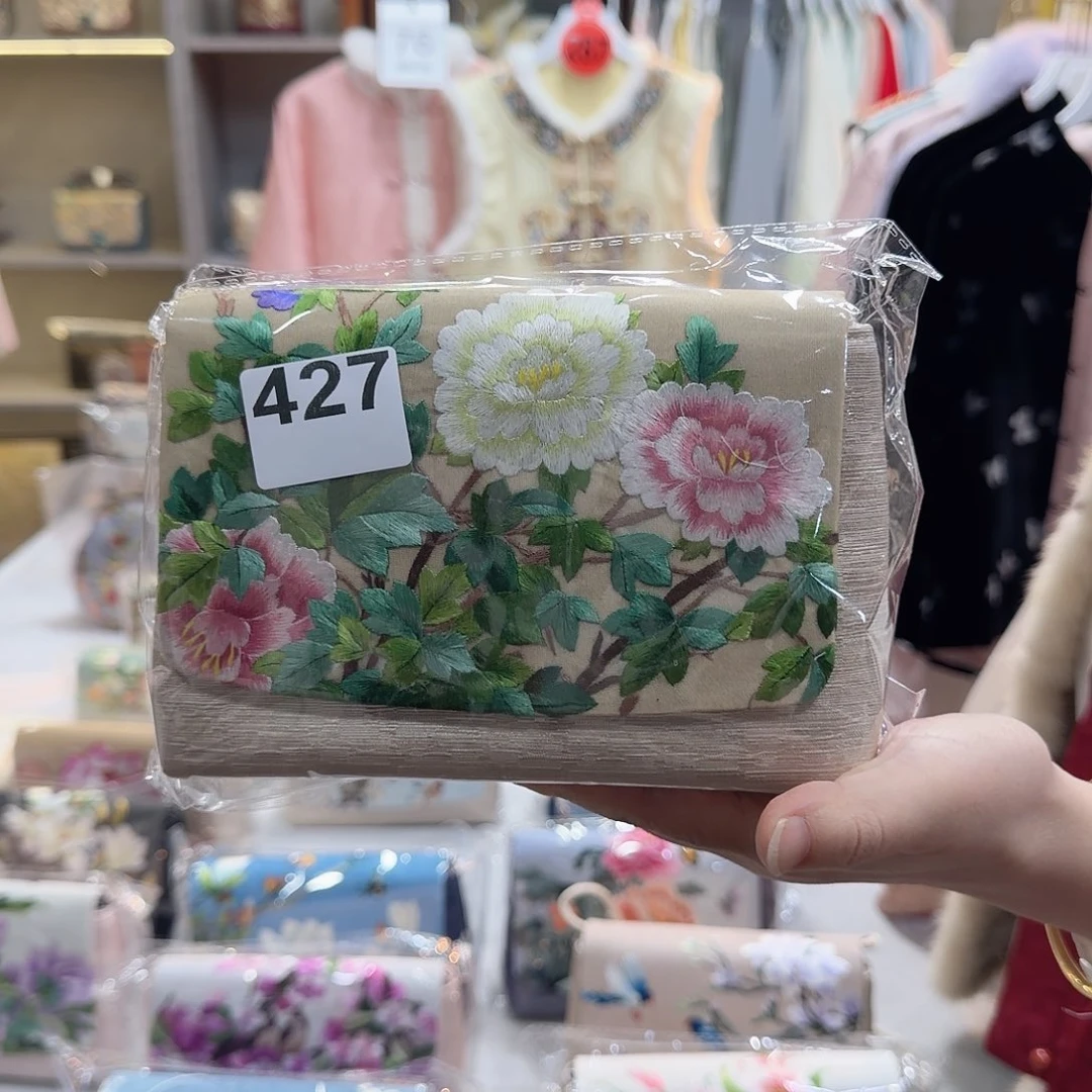 有***景非遗传承人的精神风貌和精神风貌