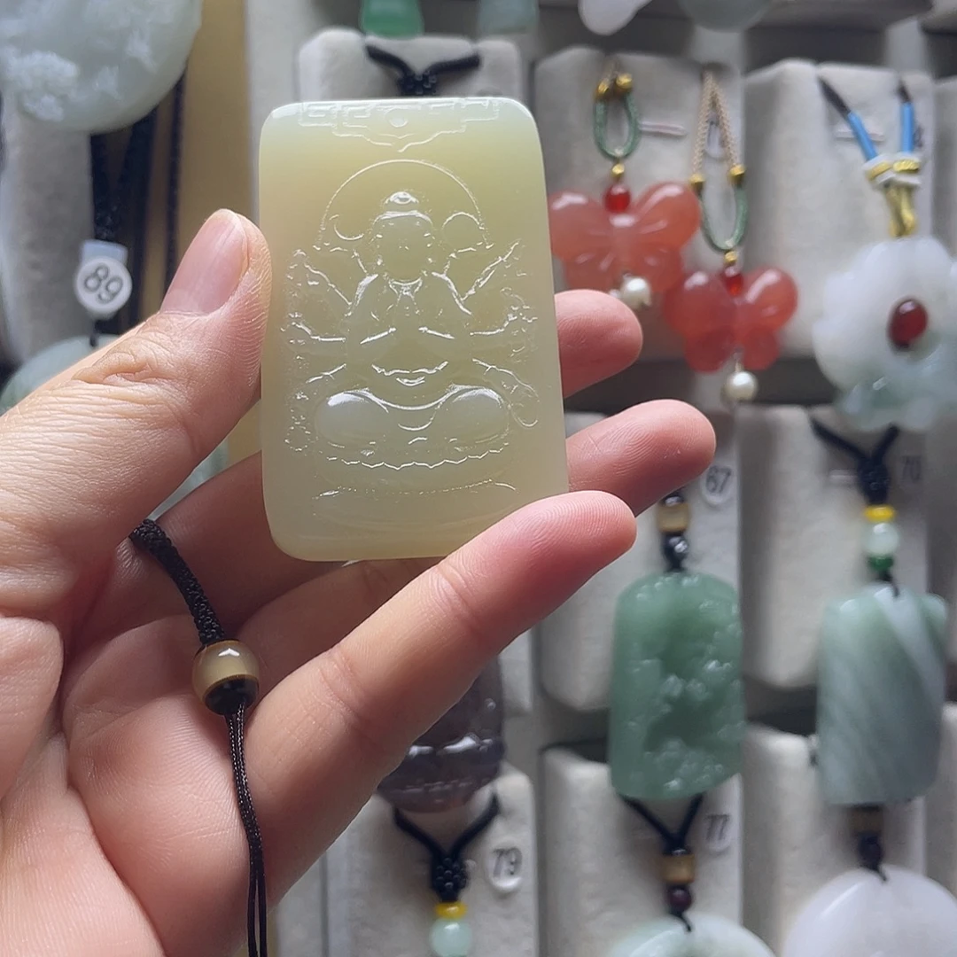 石英质玉未镶嵌颈饰