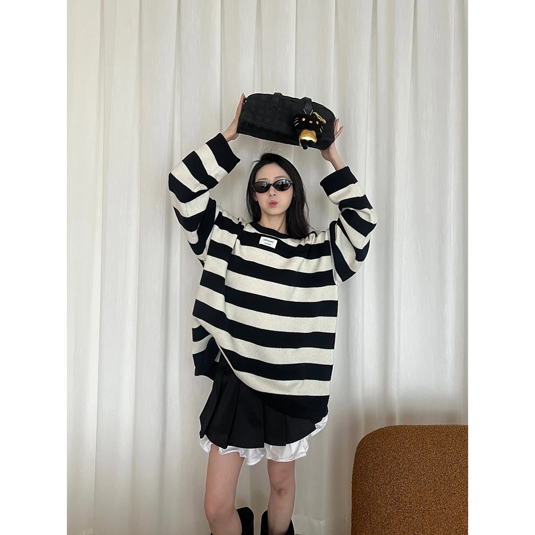 IIZNGNC设计师品牌25春夏新品条纹印花宽松黑白毛衣SOLSOL买手店