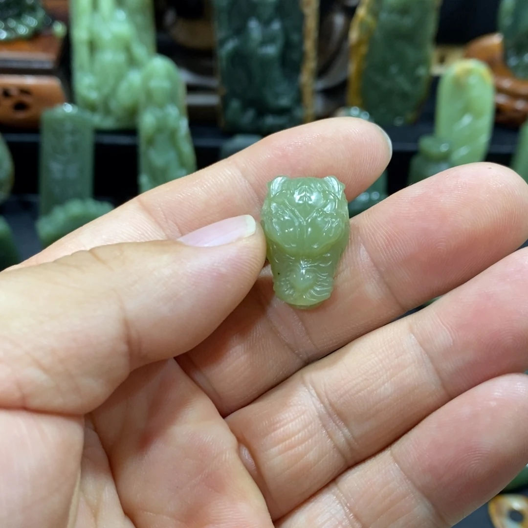 青***墨岫岩老玉（透闪石质玉）未镶嵌颈饰