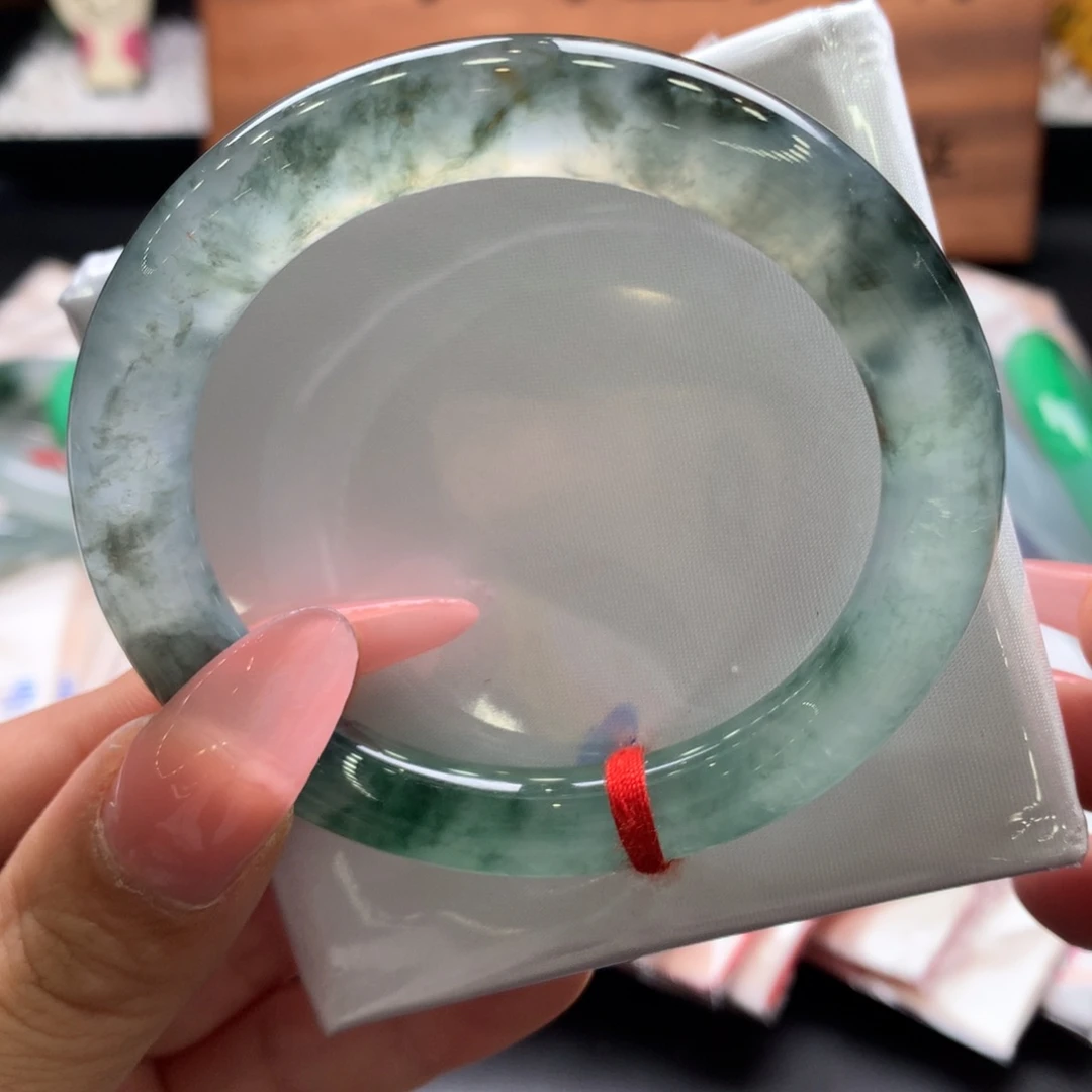 翡翠未镶嵌手镯55.6圆条，高冰特色，黑暗精灵