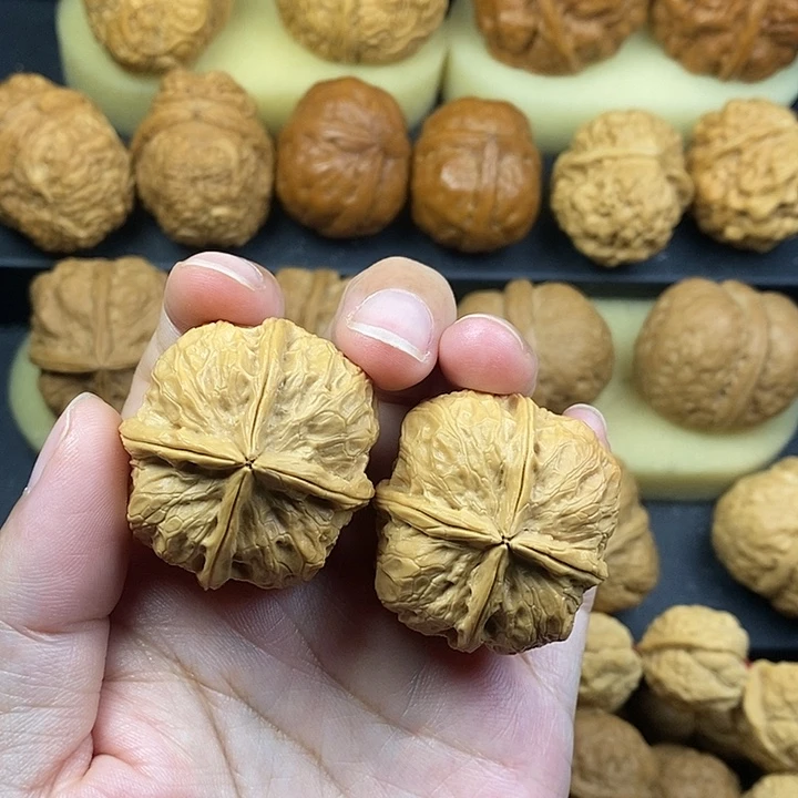 文玩核桃吊坠富贵花开37