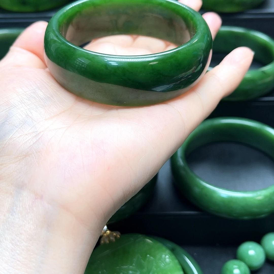 和田玉（碧玉）未镶嵌手镯