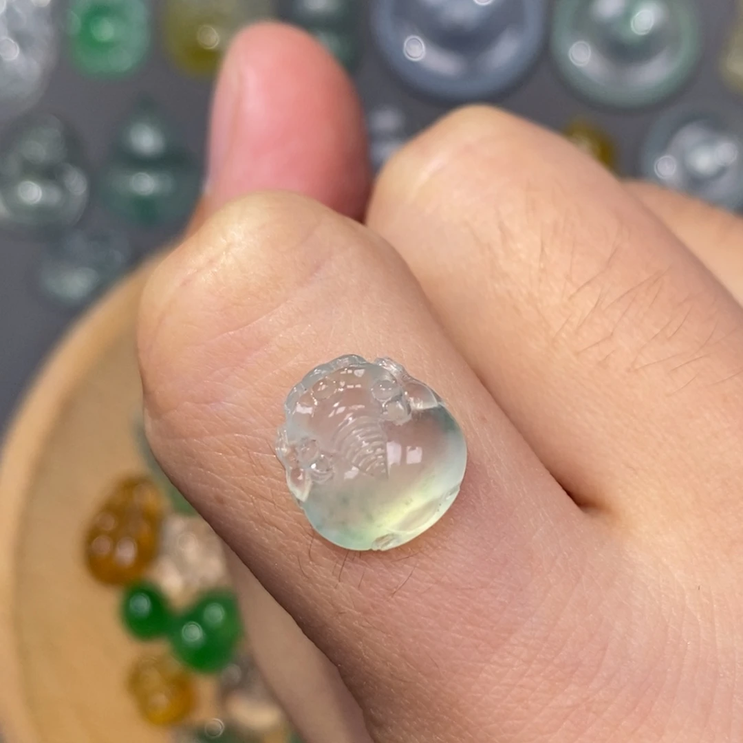 翡翠未镶嵌颈饰金蟾