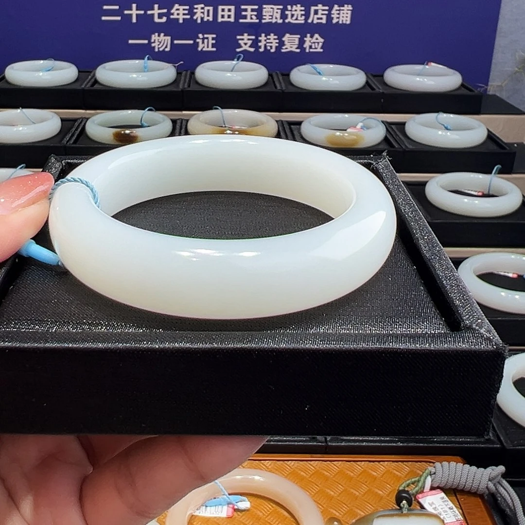 和田玉未镶嵌手镯