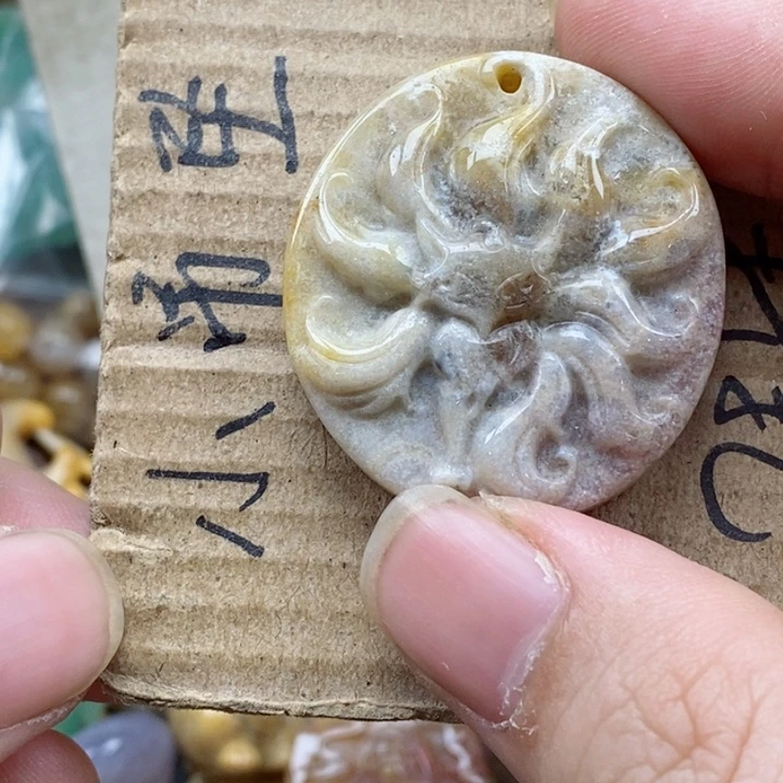 硅化珊瑚（珊瑚玉）未镶嵌颈饰丑*
