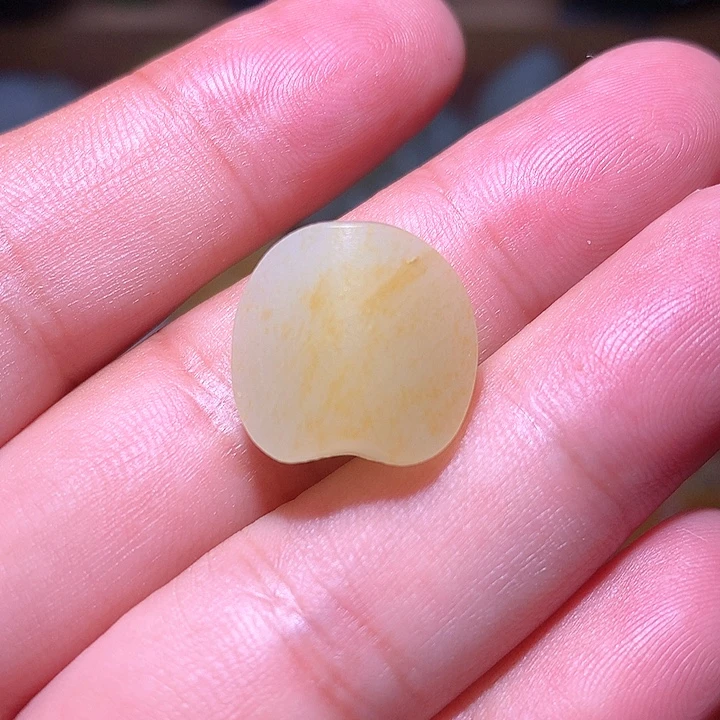 颈饰未镶嵌和田玉（糖玉）