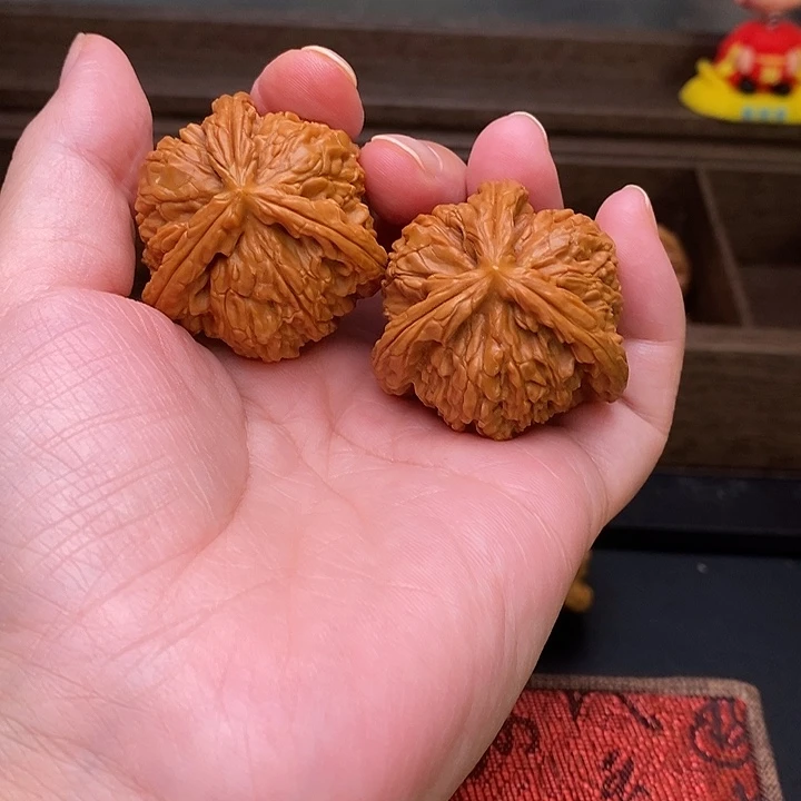 逸***卿把件文玩核桃白奔