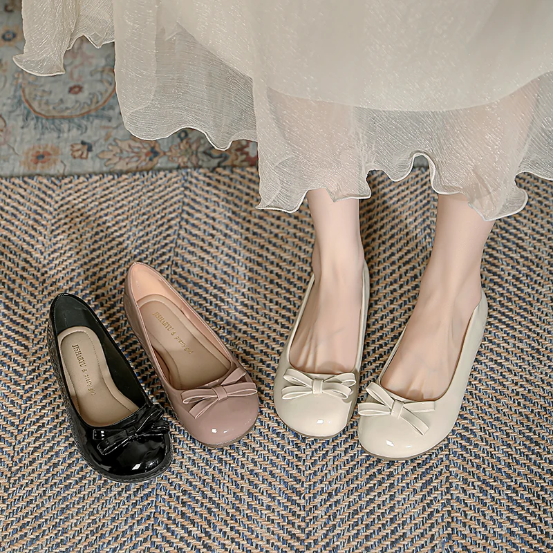 加肥加宽大码女鞋2025法式蝴蝶结漆皮亮面软底软面平底瓢鞋百搭