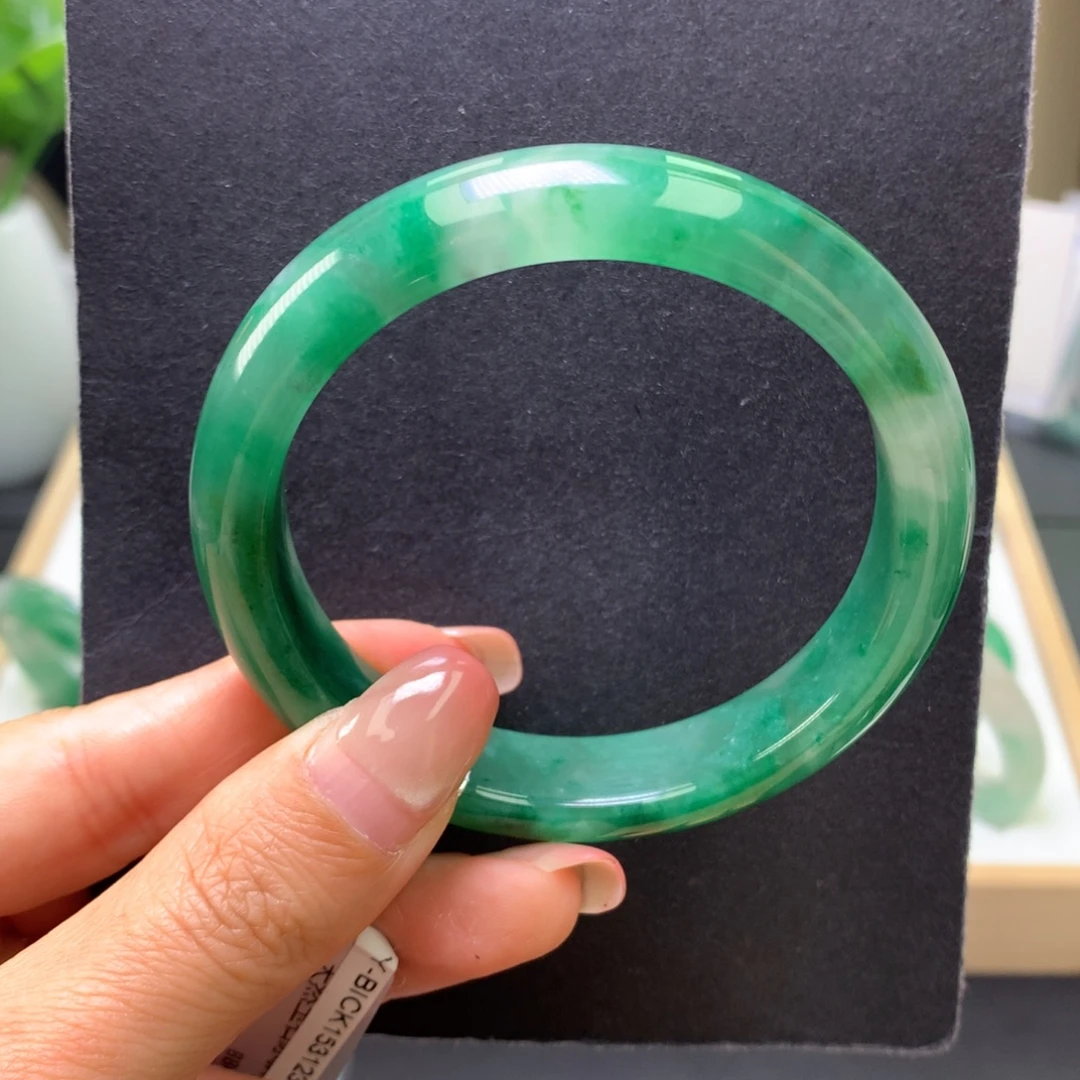 石英质玉（非洲翠）未镶嵌手镯