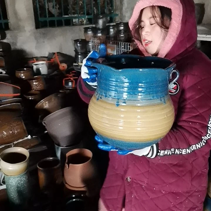 红陶口26高28瑕疵底裂