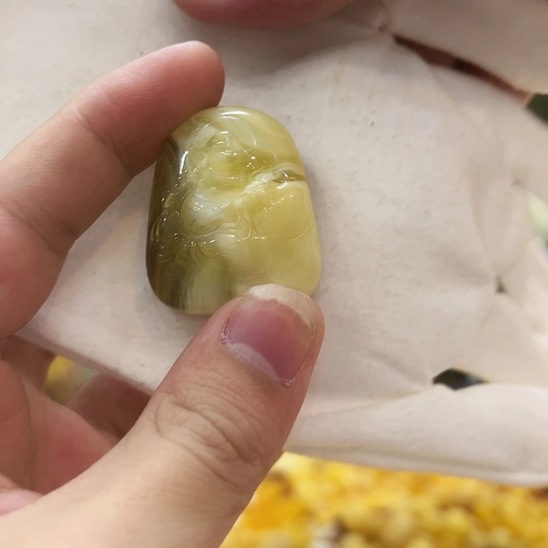 蜜蜡未镶嵌珠宝奇石