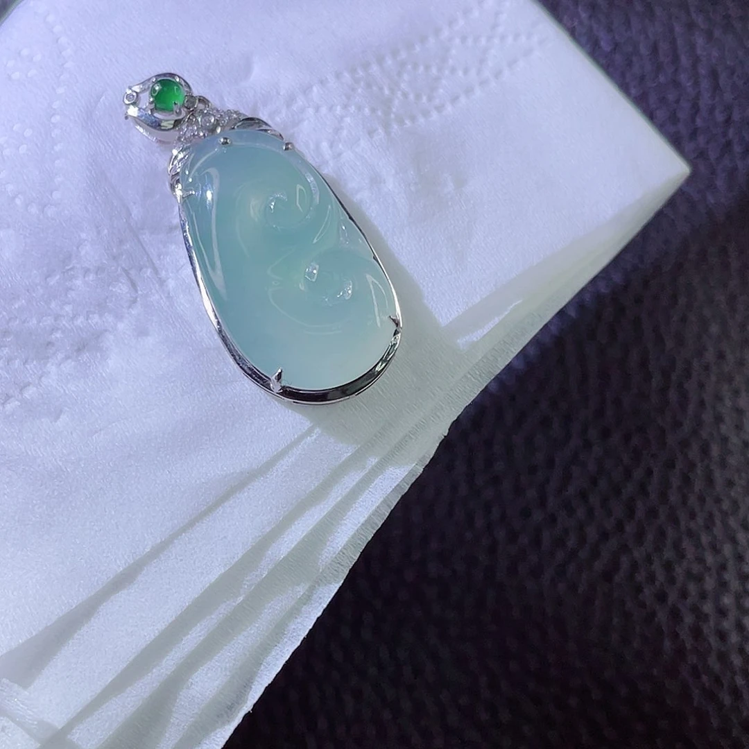 翡翠颈饰18K金镶嵌翡翠