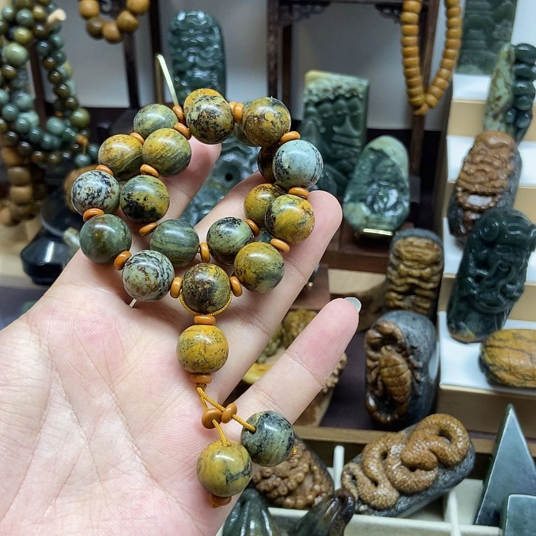 岫岩河磨玉（透闪石质玉）未镶嵌把件齐*