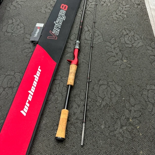 92#枪柄两节路亚竿，凌峰v8 682mh轻微痕迹无磕碰开裂有袋无卡